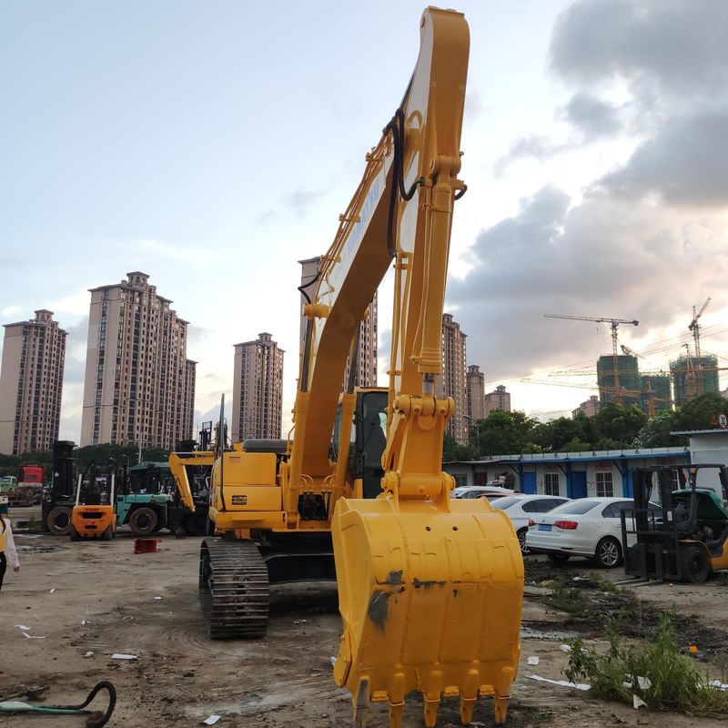 Использованный экскаватор Komatsu PC200-7 Вторая рука 20тонный средний тип скатерти