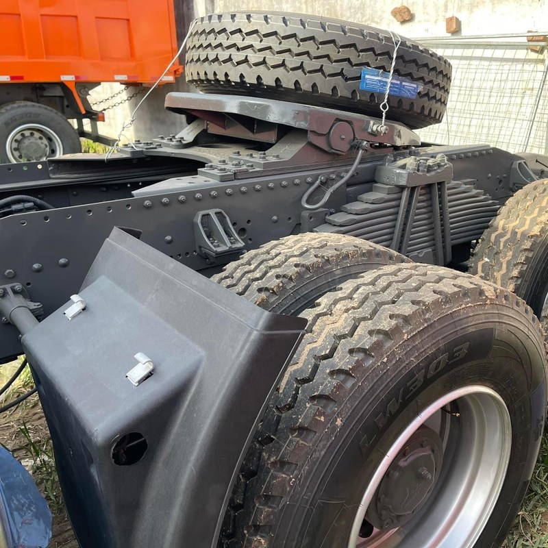 Высокоскоростной дизельный трактор 6х4 Sinotruk Howo 371hp 375hp ручной дизельный