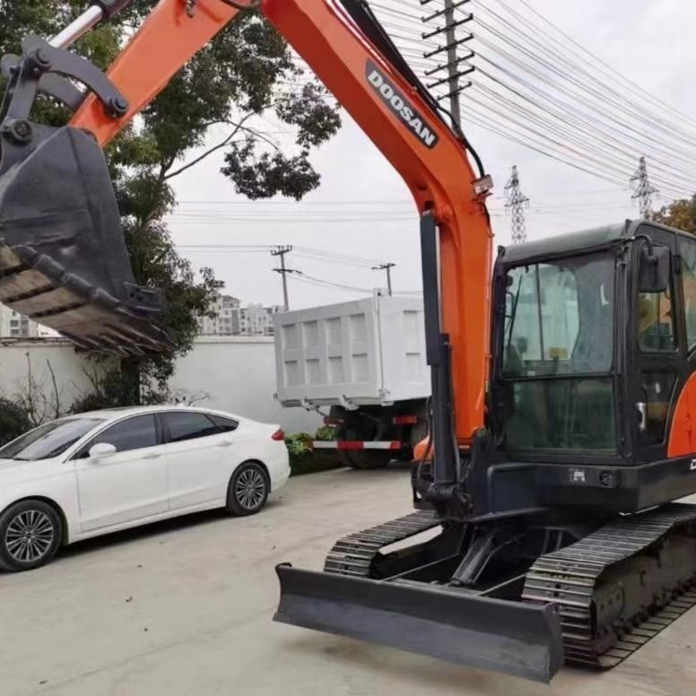 Подержанный Doosan Digger DX55 вторая рука 5,5 тонны Малый тип мини-краллер экскаватор
