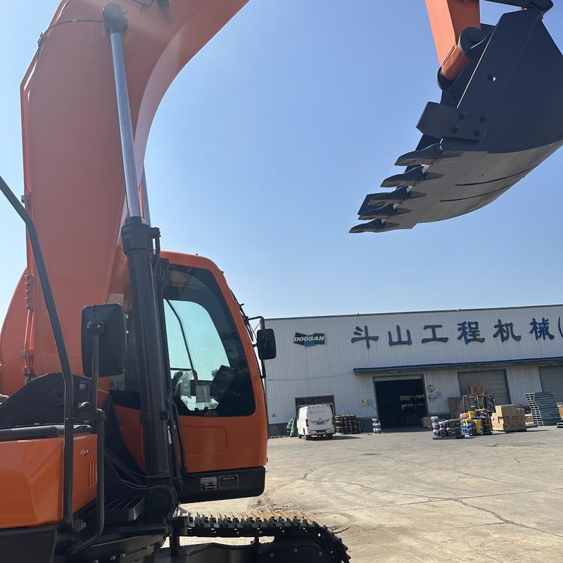 Подержанный экскаватор Doosan Digger DX205 в употреблении 21тонный экскаватор среднего типа