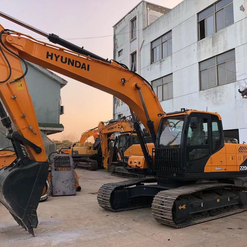 Подержанный экскаватор Hyundai Digger R220-9S среднего типа