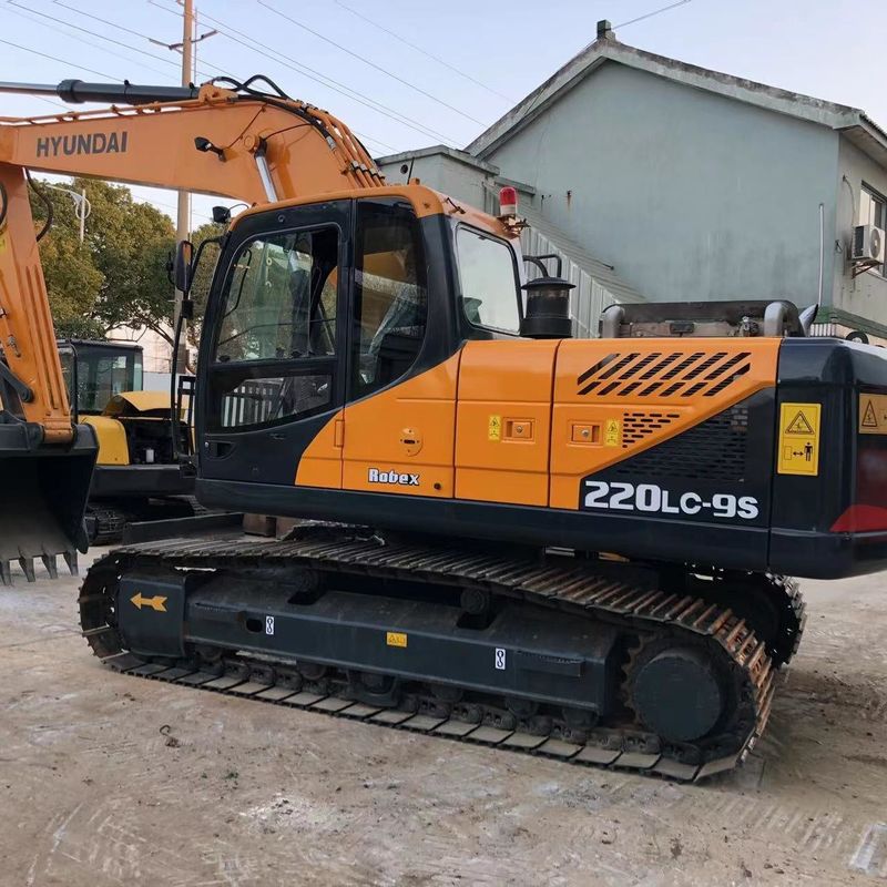 Подержанный экскаватор Hyundai Digger R220-9S среднего типа