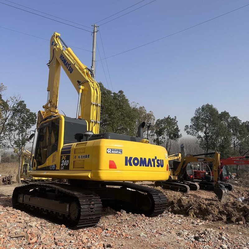 Подержанный экскаватор Komatsu PC240-8 Использованный 24-тонный средний тип скатерти
