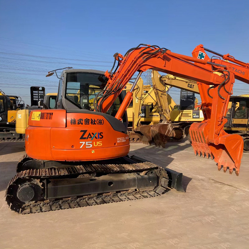 Hitachi ZX75US использовал экскаватор гидравлический 7 тонн среднего размера 40,3 кВт с ковшом 0,33 м3
