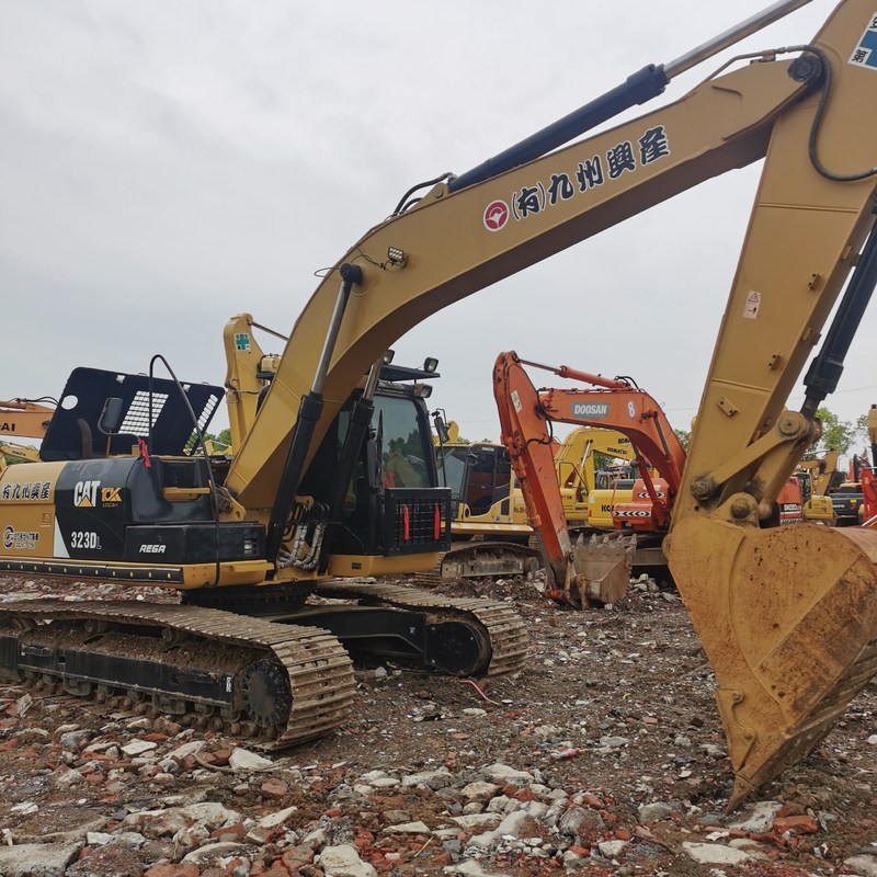 Старый экскаватор CAT 323DL Второй ручной экскаватор 23 тонны 110 кВт с 1,2 м3 ведро