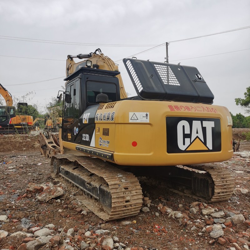 Старый экскаватор CAT 323DL Второй ручной экскаватор 23 тонны 110 кВт с 1,2 м3 ведро
