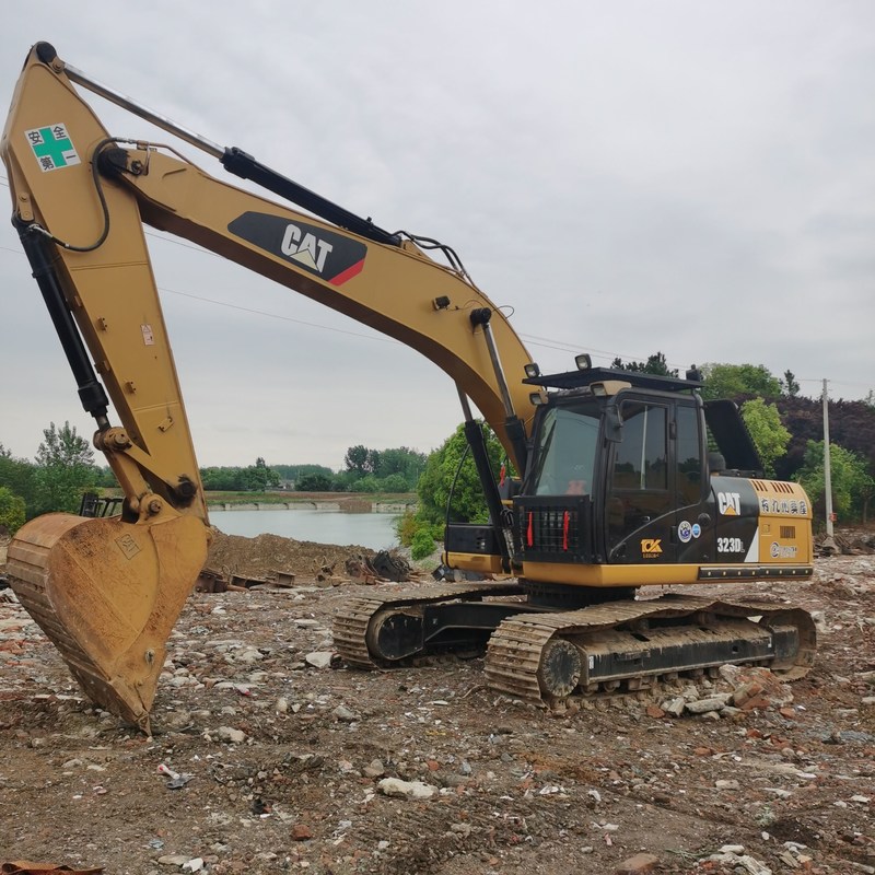 Старый экскаватор CAT 323DL Второй ручной экскаватор 23 тонны 110 кВт с 1,2 м3 ведро