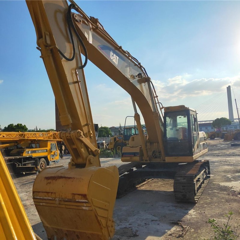 Бывший в употреблении экскаватор CAT 325BL, торговец 25 тонн, 125,3 кВт, с ковшом 1,1 м3