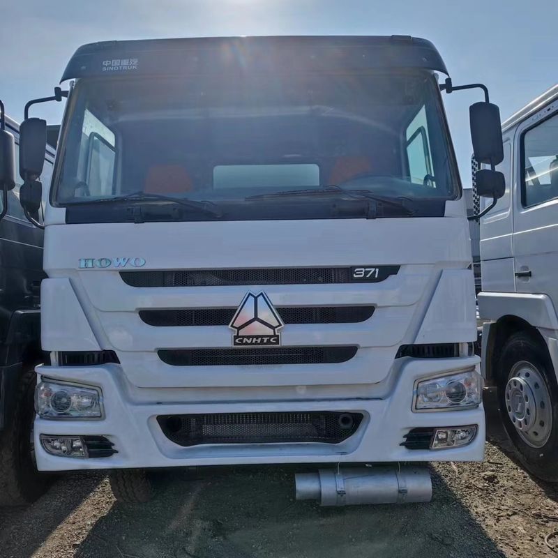 Sinotruk Howo 371 Нефтяной грузовик танкер 2000L 8x4 Вторая рука для доставки топлива