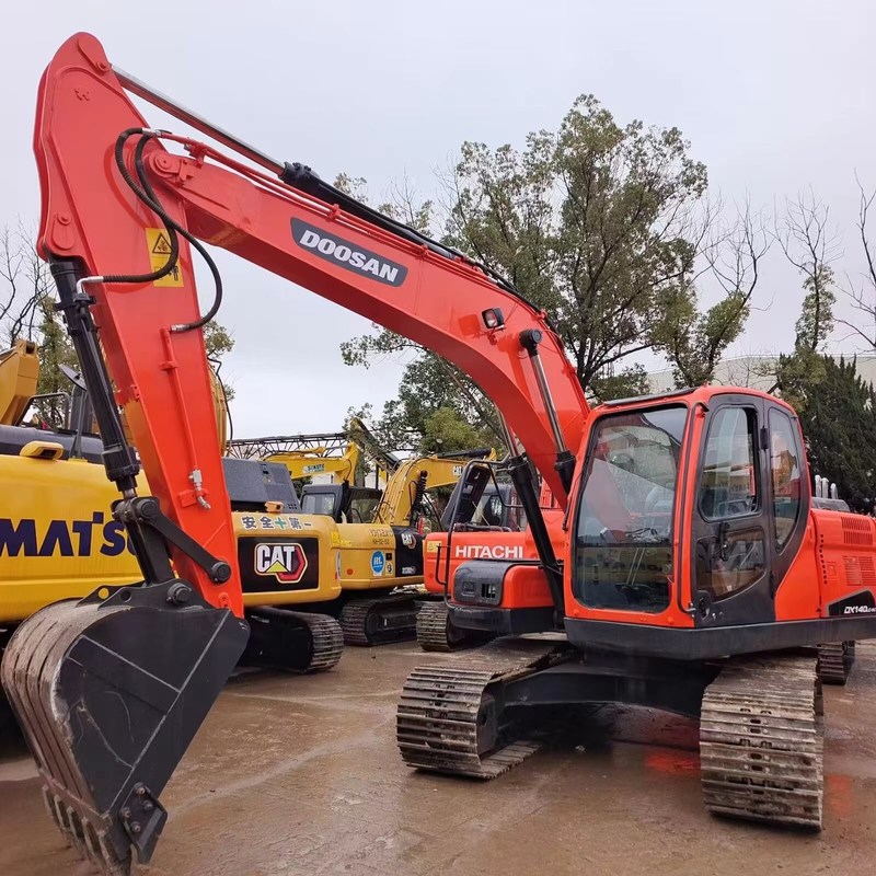 Б/у Doosan Digger DX140LC Подержанный 14-тонный гусеничный экскаватор среднего типа, 71 кВт
