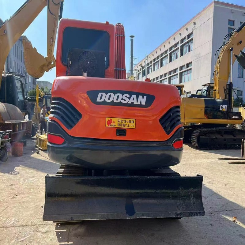 Использованный экскаватор Doosan DX75 компактный универсальный мини-экскаватор 39.7кВт 0.28м3 ведро