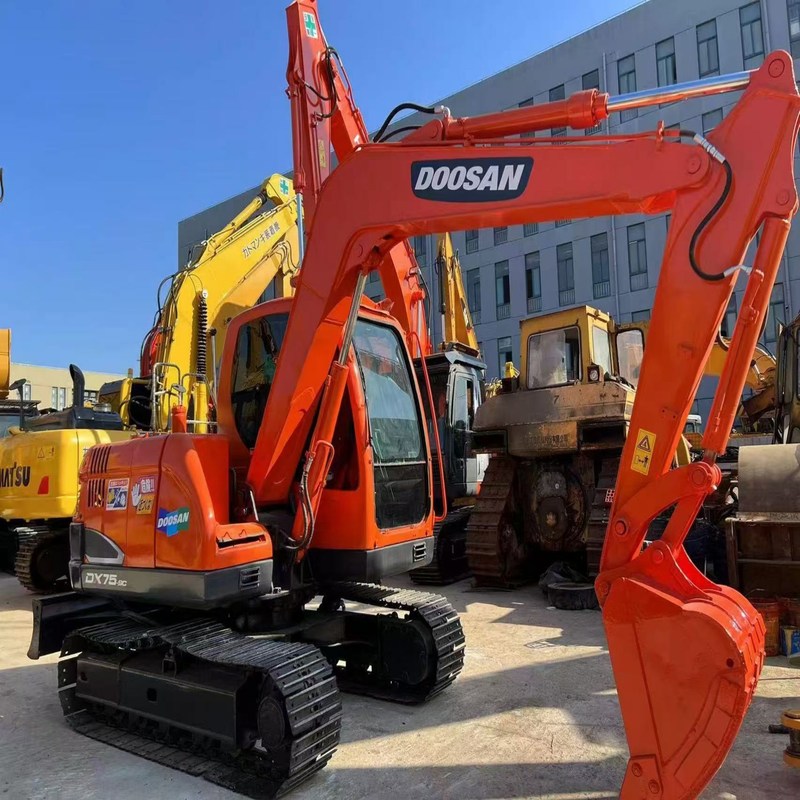 Использованный экскаватор Doosan DX75 компактный универсальный мини-экскаватор 39.7кВт 0.28м3 ведро