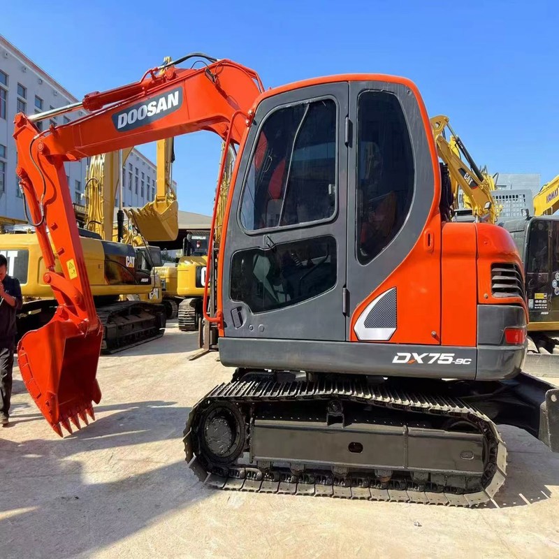 Использованный экскаватор Doosan DX75 компактный универсальный мини-экскаватор 39.7кВт 0.28м3 ведро