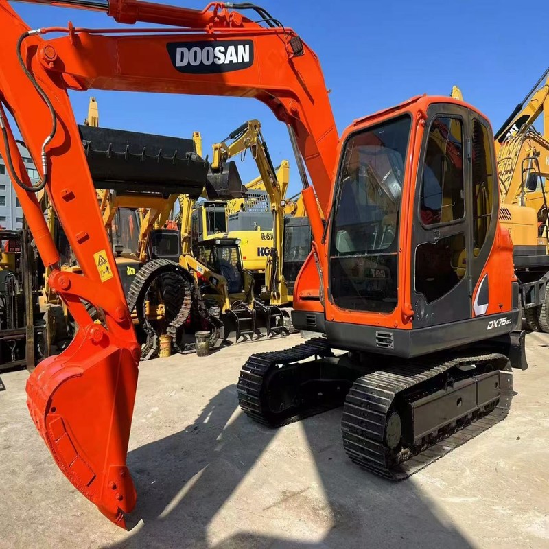 Использованный экскаватор Doosan DX75 компактный универсальный мини-экскаватор 39.7кВт 0.28м3 ведро