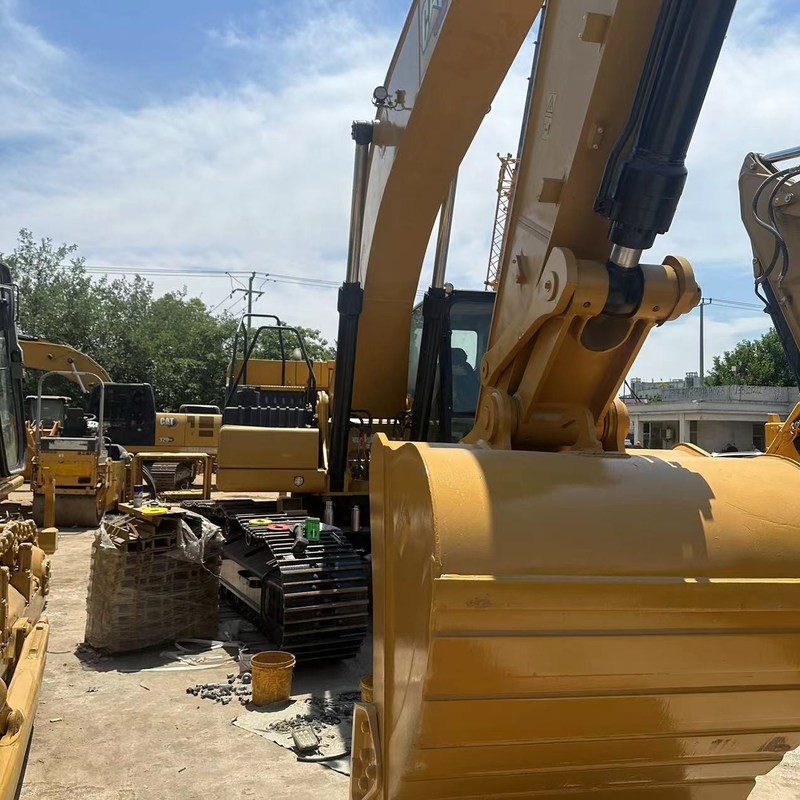 Использованный экскаватор CAT 330GC 30 тонн Crawler Digger 151kw с 1,6 м3 ведро