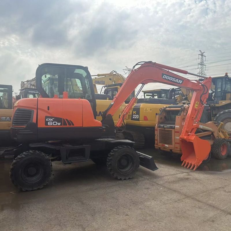 Использованный Doosan Digger DX60W вторая рука 6тонный мини-колесный экскаватор малого типа
