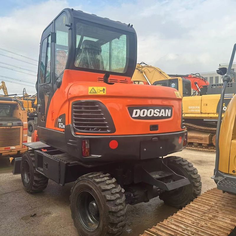Использованный Doosan Digger DX60W вторая рука 6тонный мини-колесный экскаватор малого типа