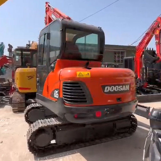 Подержанный 6-тонный мини экскаватор Doosan DX60 для небольших работ