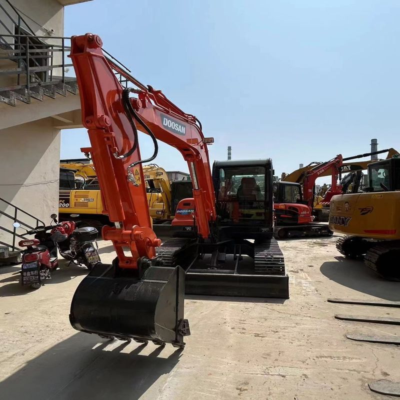 Подержанный 6-тонный мини экскаватор Doosan DX60 для небольших работ