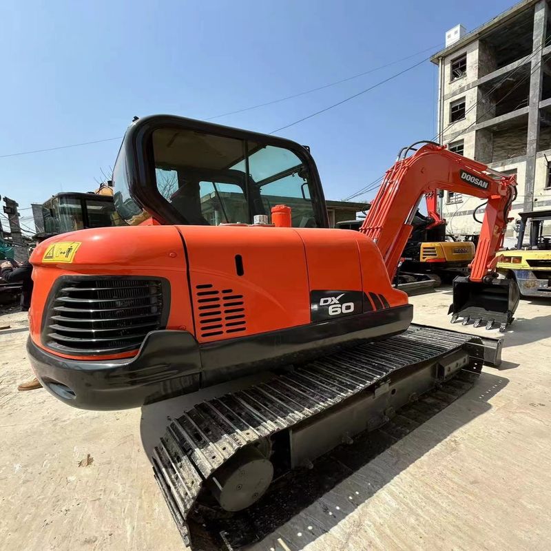 Подержанный 6-тонный мини экскаватор Doosan DX60 для небольших работ
