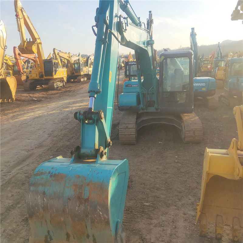 Б/у Kobelco Digger SK130 Подержанный 13-тонный гусеничный экскаватор малого типа 74 кВт