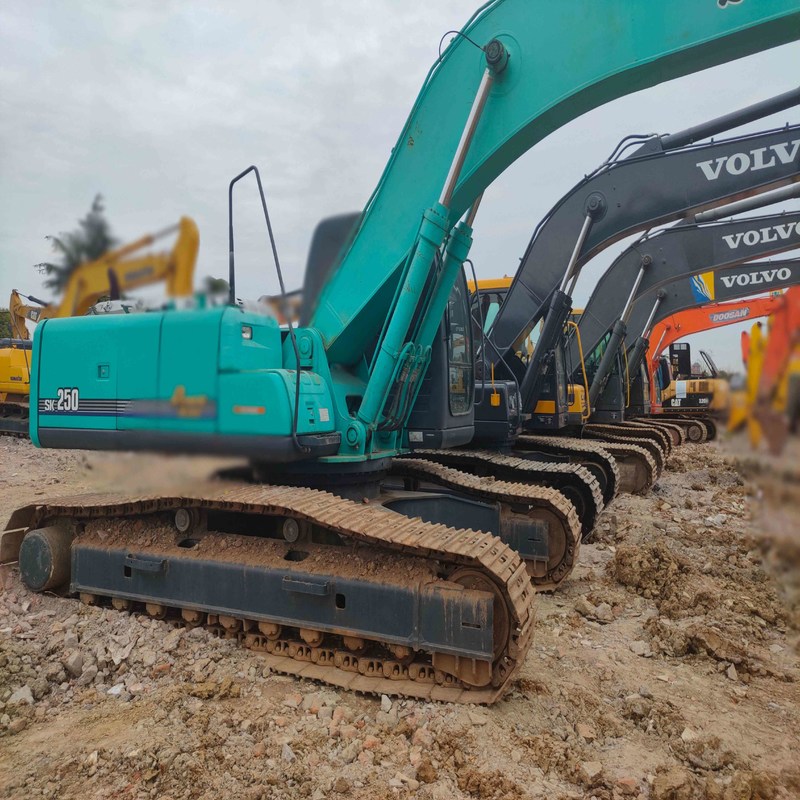 Б/у Kobelco Digger SK250-8 Подержанный 25-тонный гусеничный экскаватор среднего типа 131 кВт