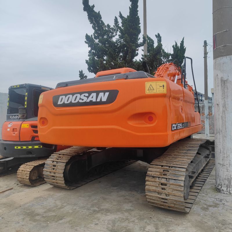 Использованный Doosan DX225 Digger 22,5-тонный среднеразмерный экскаватор