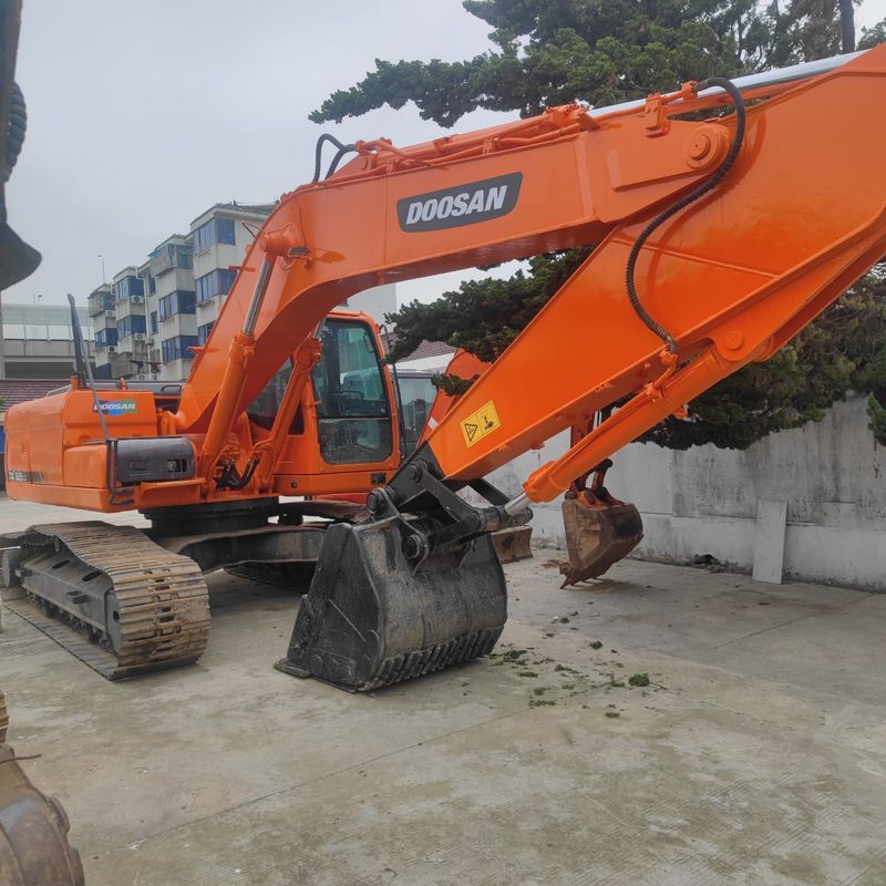 Использованный Doosan DX225 Digger 22,5-тонный среднеразмерный экскаватор