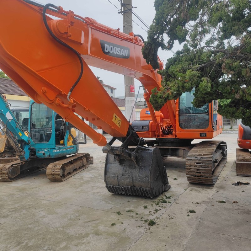 Использованный Doosan DX225 Digger 22,5-тонный Средний размеры Crawler экскаватор 157kw