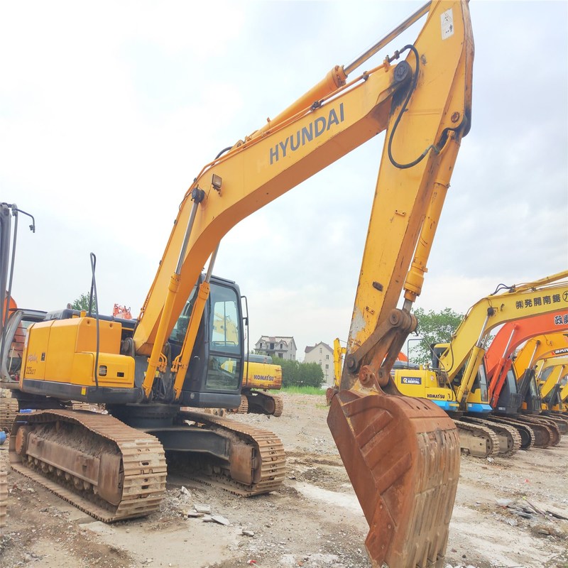Подержанный экскаватор Hyundai R225LC-7 использовал 22-тонный гусеничный экскаватор среднего типа 112 кВт