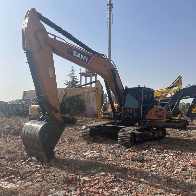Использованный SANY Digger SY235C вторая рука 23.5 на среднем типе ползучего экскаватора 128.5кВт